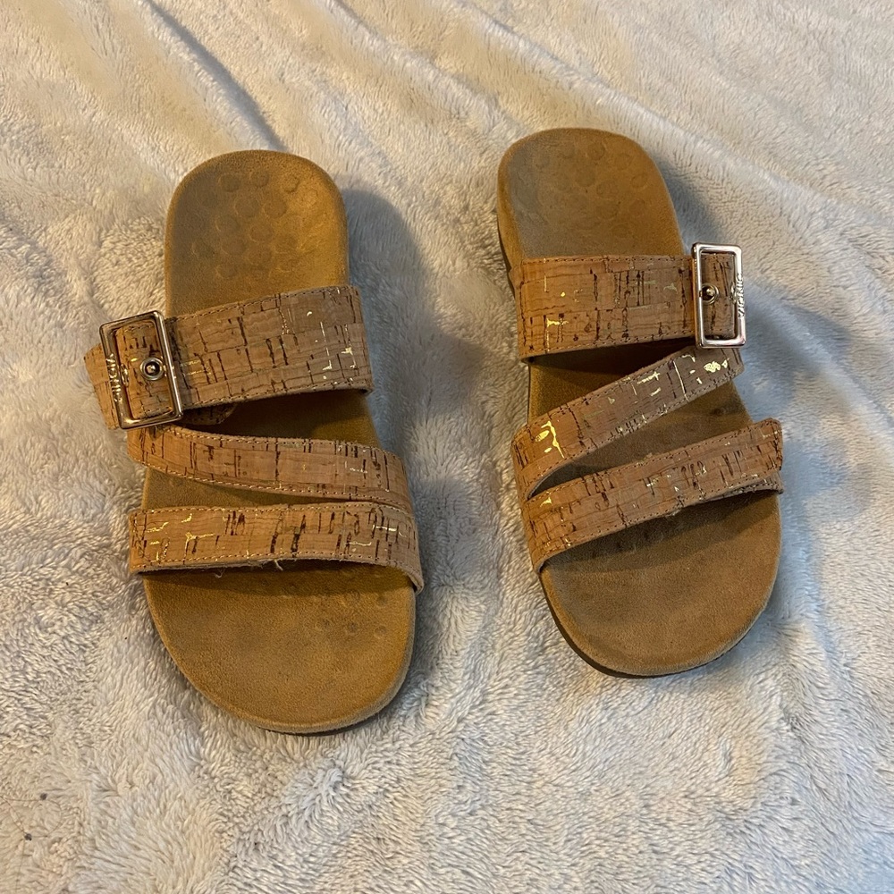 Vionic tan sandals